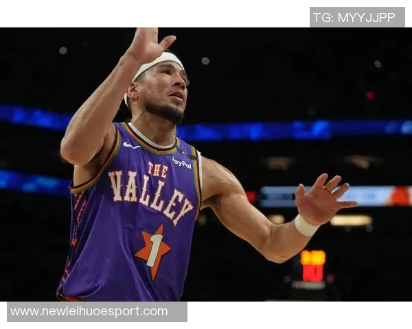 布克上半场表现出色却因伤退场10分钟内贡献11分2篮板3助攻