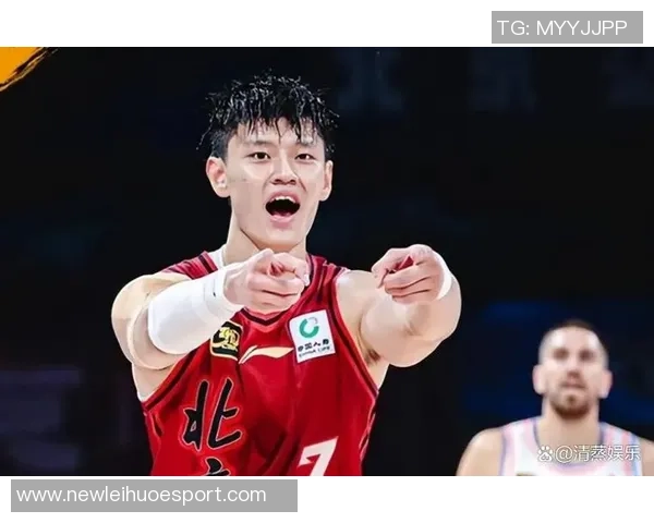 曾凡博回防失位被狄龙三分命中比赛局势瞬息万变